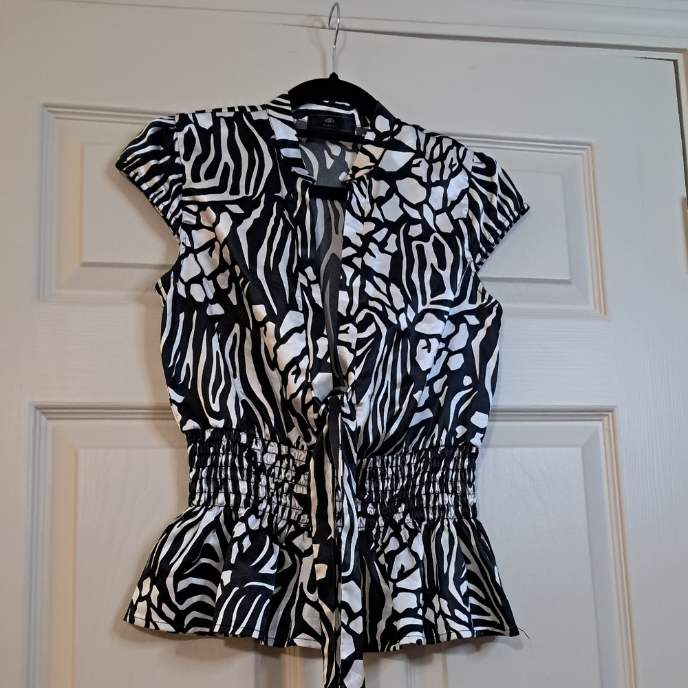 Small Low Cut Elastic Waist With Tie Black and White Patterned Top